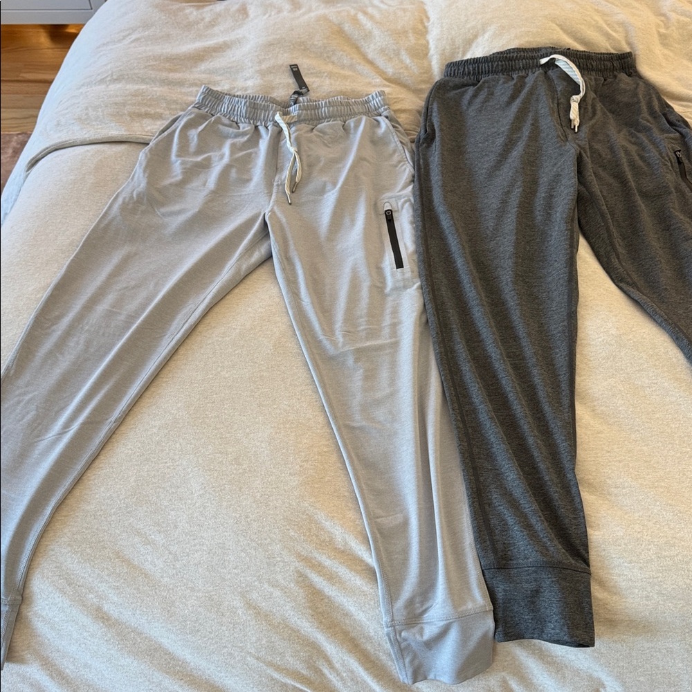 Vuori Mens Sunday Performance Joggers set of two. Excellent condition